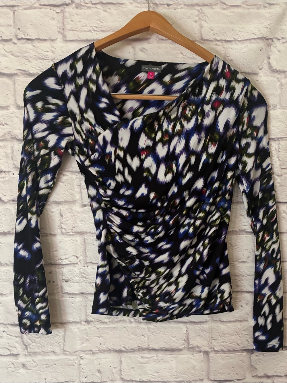 Vince Camuto Black Multi Print Long-Sleeve Ruched Top - Small